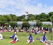 청와대 개방, 전통 줄타기 공연