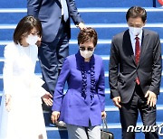 취임식장 나서는 박근혜 전 대통령