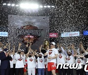창단 첫 프로농구 첫 통합우승 차지한 서울SK