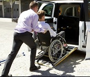 코액터스, 휠체어 탑승 가능 겸용 택시 운행