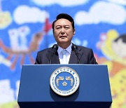 尹취임사, '시민·국민' 중심 '자유·연대' 기반..세계협력 통한 성장 강조