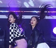 [포토] 카즈하x김가람, 열정적인 댄스에 휘날리는 머리카락!