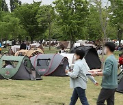 신규확진 5명 중 1명은 18살 이하.."활달한 연령층 감염 증가"