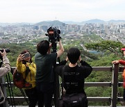 "북악산에서 청와대 너머로 서울을 보다니.."