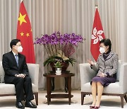 中 관영매체, 존 리 띄우기.. "홍콩 새로운 선거제도 일국양제 부합"