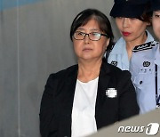 최서원 "허위 브리핑, 정신적 피해"..박영수 특검에 '2억 손해배상' 제기