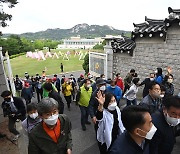 靑 열린 날.."권력자들이 걷던 길, 내가 들어오다니"