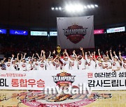 [MD포토] 통합우승 차지한 SK '우리가 챔피언'