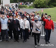 '청와대 등산로 개방했어요'