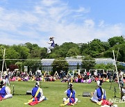 '국민개방' 청와대에서 펼쳐지는 명인의 줄타기