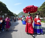 '국민 개방' 청와대에서 관람하는 '왕가의 산책'