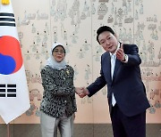 윤 대통령 "싱가포르 인프라 사업에 한국 기업 참여 바란다"