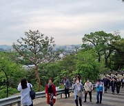 "엄마, 여기 카메라 보세요" 북악산 등산로 54년 만에 전면 개방