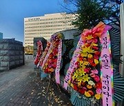 尹 대통령 취임 날, 文 전 대통령 '탈원전' 고발 당했다