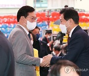 오세훈 "실패한 시장" 송영길 "도망간 시장"..공개 신경전