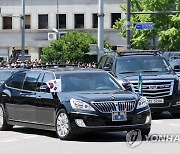 "기관총·수류탄도 막는다"..尹대통령 탄 차는 에쿠스·마이바흐