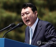 [尹정부 출범] '反지성주의' 내리친 취임사.."윤대통령이 손수 탈고"