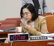 여가부 청문회, '80대 모친 페이퍼컴퍼니 의혹'에 김현숙 "CEO 맞다"