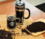 스타벅스, "2027년까지 커피찌꺼기 100% 재활용 도전"