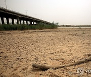 가뭄으로 수위 저하된 이라크 티그리스강