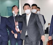 尹 "방역 손실 보상은 국가 의무, 최대 1000만원 지급"(상보)
