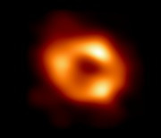 우리은하 중심 초거대 블랙홀 포착.. 태양보다 질량 400만배 커