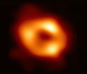 우리은하 중심에 있는 블랙홀 발견