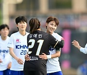 [WK포토] 승리를 기뻐하는 경주한수원 김예린과 여민지