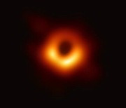 우리은하 중심 블랙홀 첫 포착..과학사에 남을 '성과'
