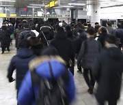 대중교통 이용하는 서울시민들   1.24회 환승·33.1분 이동한다