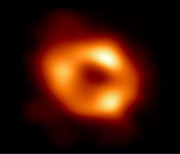 우리은하 중심 '블랙홀' 최초 관측 성공..현대 천체물리학 난제 풀릴까