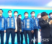 '박완주 의원 당내 성비위' 사과하는 민주당 양승조와 후보들