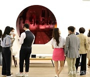 '아트부산' 인산인해 국제갤러리 전시장