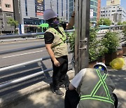 금천구시설관리공단, 풍수해 대비 현수막 지정 게시대 안전 점검 실시