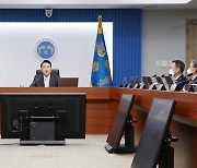 윤 대통령 첫 국무회의 주재..36.4조 추경 의결