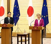 유럽연합 · 일본 "북한 탄도미사일 강하게 비난.. 러시아 강력 제재 지속"