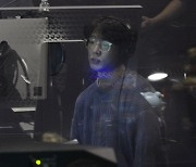아이콘, 타이틀곡 '너라는 이유' 녹음 현장 비하인드 공개