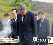 박진 외교부 장관, 현충원 참배