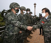 박병석 의장, 백령도 해병부대 방문.."北 도발 잇따르지만 든든"