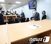 윤석열 대통령, 용산 청사 기자실 방문