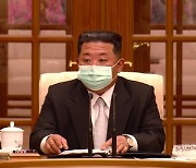 코로나19 뚫린 북한 "12일 하루 1만8,000명 발열.. 확진자 1명 사망"