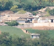 북한 "어제 하루 1만8000명 코로나 확진..6명 사망"