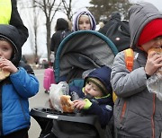 우크라 "21만명 어린이들이 러시아로 강제 이송"