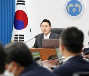 "尹, 북한 미사일 발사 때 어딨었나".."집무실서 근무"