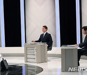 토론 준비 중인 부산시장 선거 후보들