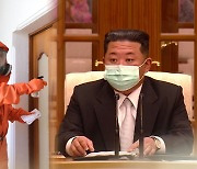백신·치료제 커녕 마스크도..북한서 새 변이 나올 수도