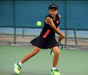 '11살인데 언니들 속수무책' 女 테니스 오지윤, 국제 대회 정상