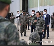 장병 격려하는 박병석 국회의장