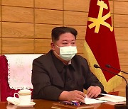상비약 꺼낸 김정은 北위원장.."어려운 세대에 보내달라"