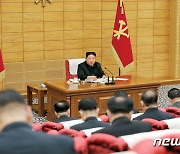 '17만 확진자' 발생한 북한, 연일 김정은 주재로 상황 점검